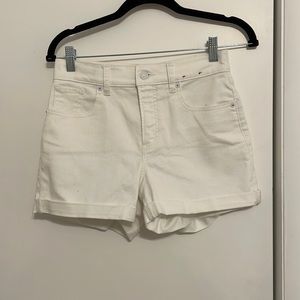 white express jean shorts size 0-2 stretchy material never worn